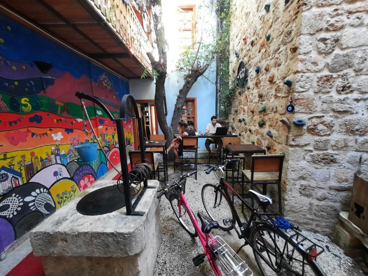 Kuyu Beergarden Hostel Antalya Kültér fotó