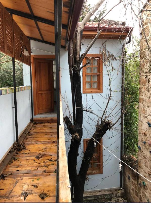 Kuyu Beergarden Hostel Antalya Kültér fotó