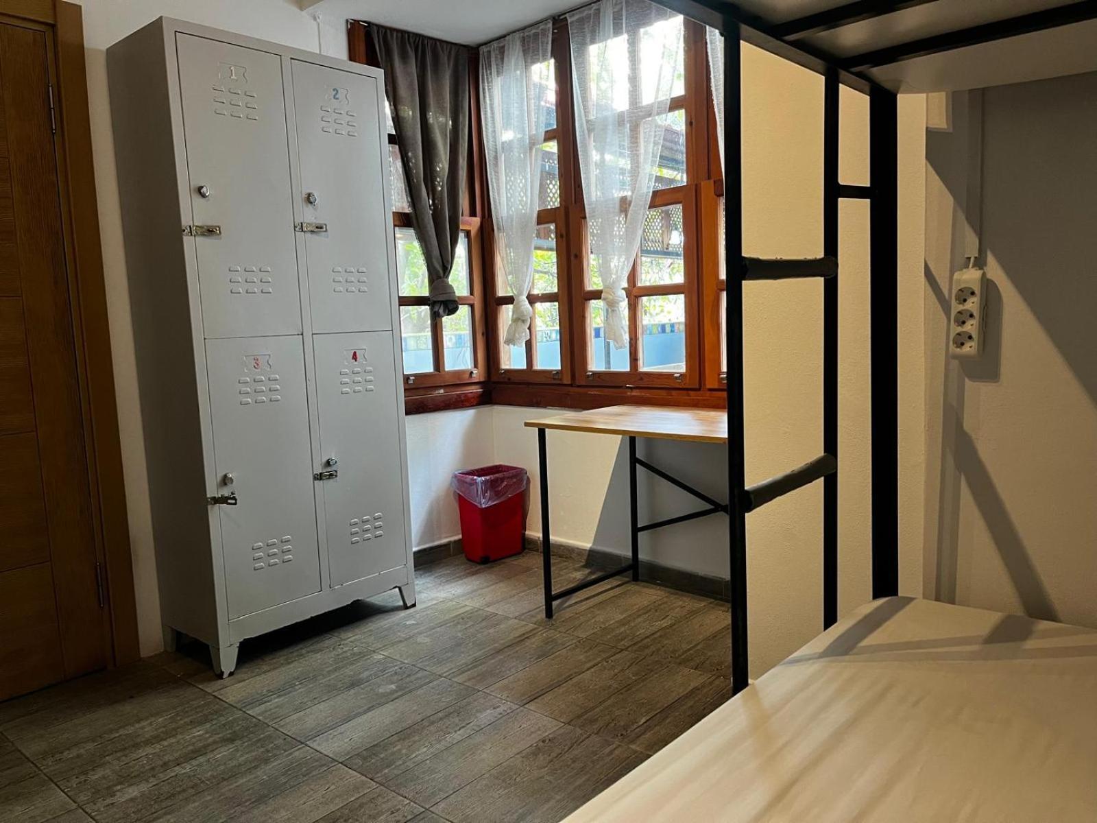Kuyu Beergarden Hostel Antalya Kültér fotó