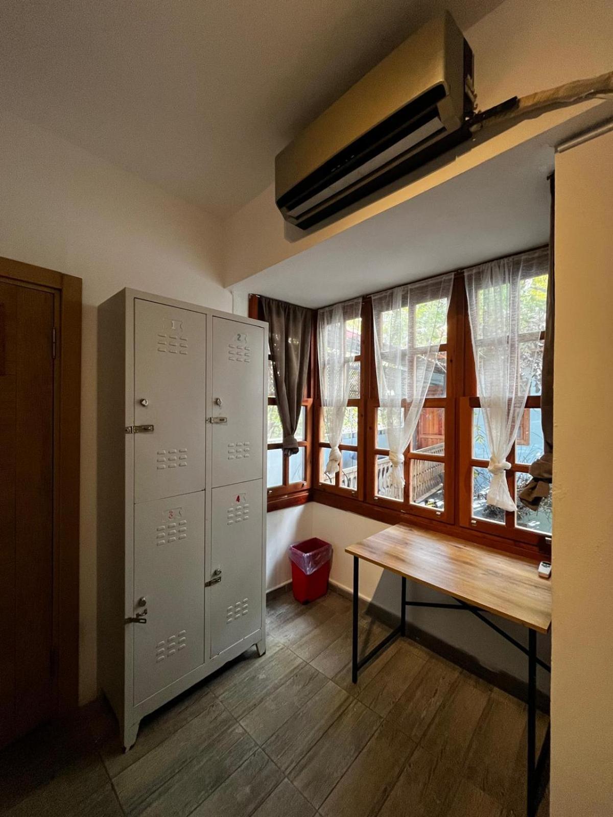 Kuyu Beergarden Hostel Antalya Kültér fotó