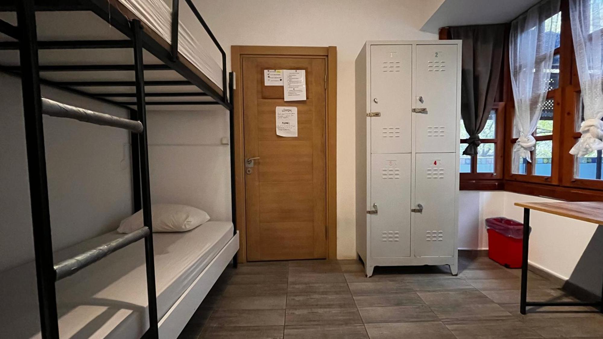 Kuyu Beergarden Hostel Antalya Kültér fotó