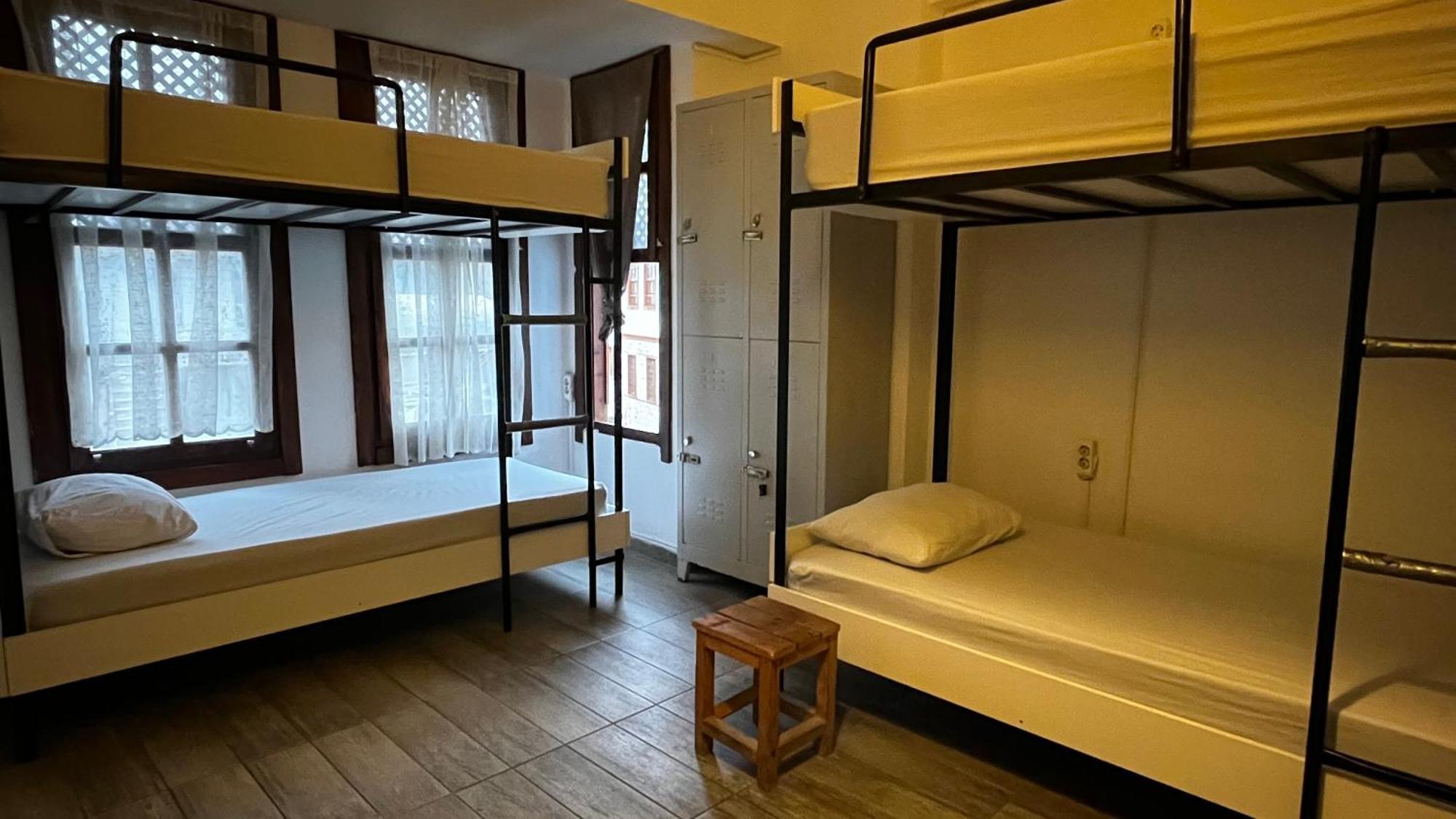 Kuyu Beergarden Hostel Antalya Kültér fotó