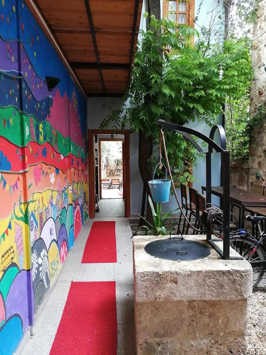 Kuyu Beergarden Hostel Antalya Kültér fotó