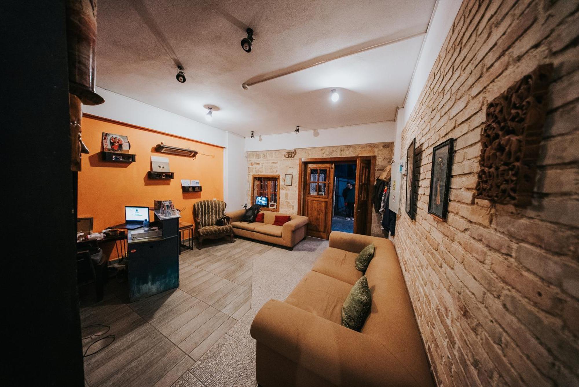 Kuyu Beergarden Hostel Antalya Kültér fotó
